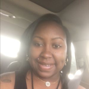 Meet your Posher, Denise